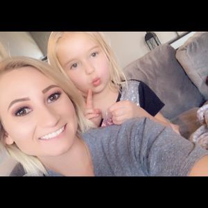 Meet your Posher, Candice